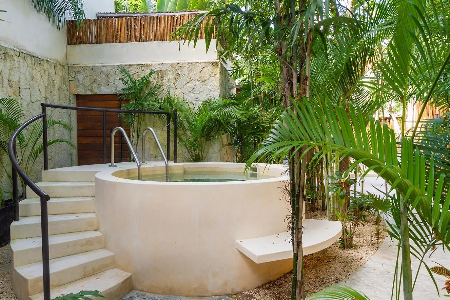 Illuminated Space & Private Pool Tulum Pueblo Appartement